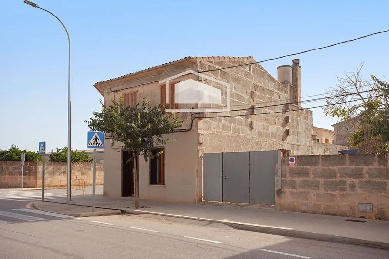 Traditional house in Campos with extensive renovation possibilities — photo 1