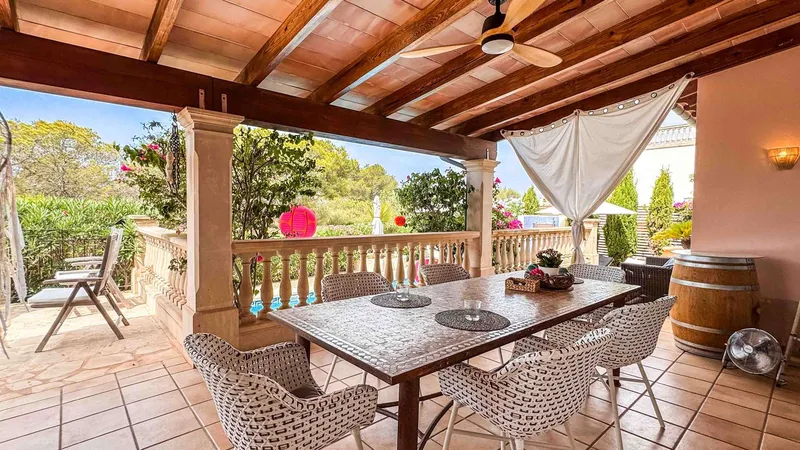 Exclusive feel-good house with pool, in a prime location close to town and beach — photo 2
