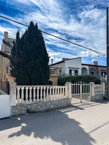 Unique investment! House plus two apartments on the beachfront — photo 8