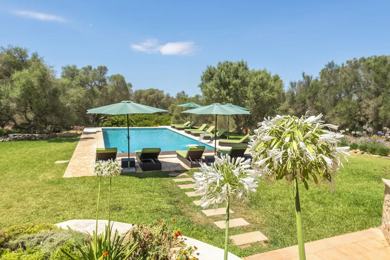 Luxurious Villa with Private Pool, Expansive Garden, and Holiday Rental Licence — photo 4