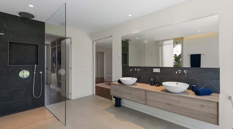 Spacious contemporary villa with private pool and gardens for sale in Santa Ponsa — photo 10