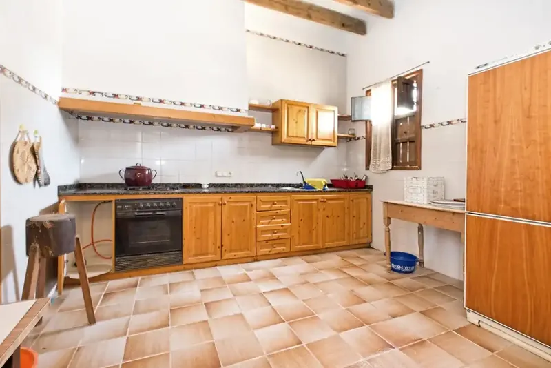 Surrounded by almost 125 hectares of land, this rustic estate is located near Puigderrós in the municipality of Llucmajor. It borders — photo 7