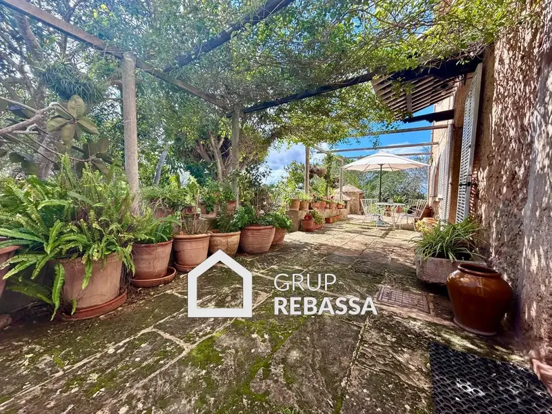 Grup Rebassa presents exclusively the sale of this spectacular two-story village house in Mallorca, in the municipality of Marratxí, in — photo 7
