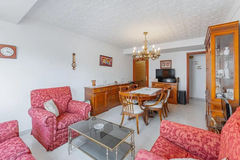 Flat / apartment for sale in Calle del Pare Guillem Vives — photo 1