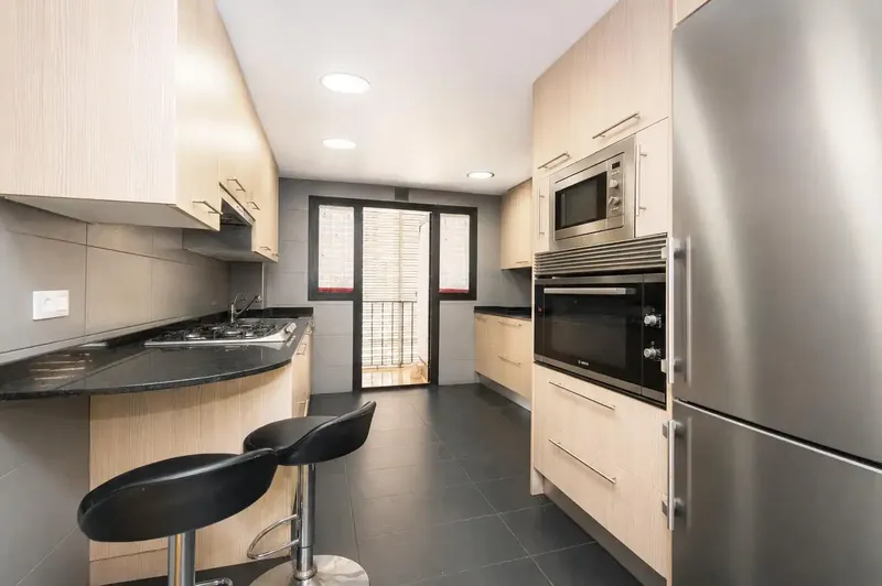 Fantastic 3-bedroom apartment with terrace, parking, storage room and park views in Camp Redó — photo 10