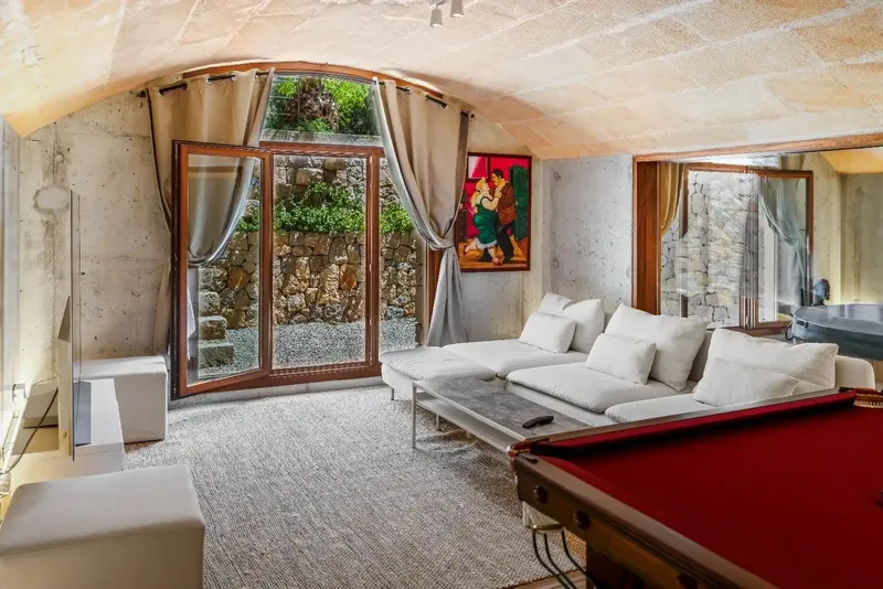 Private and quiet 182,000 m2 finca in Campanet with a 760 m2 newly built high-quality house with antique elements, such as bal — photo 9
