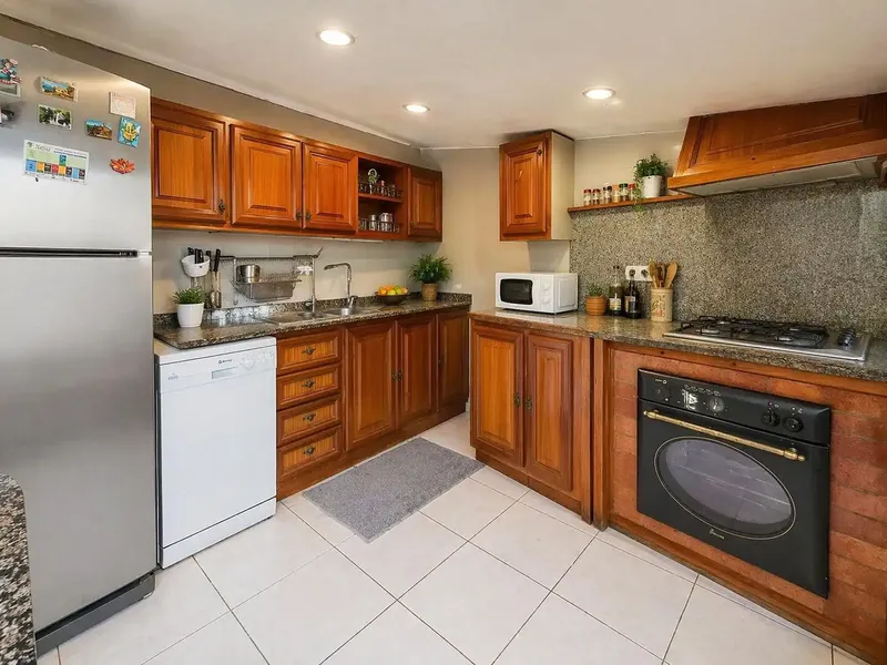 Discover this wonderful townhouse in a privileged corner location, distributed over two floors — photo 5