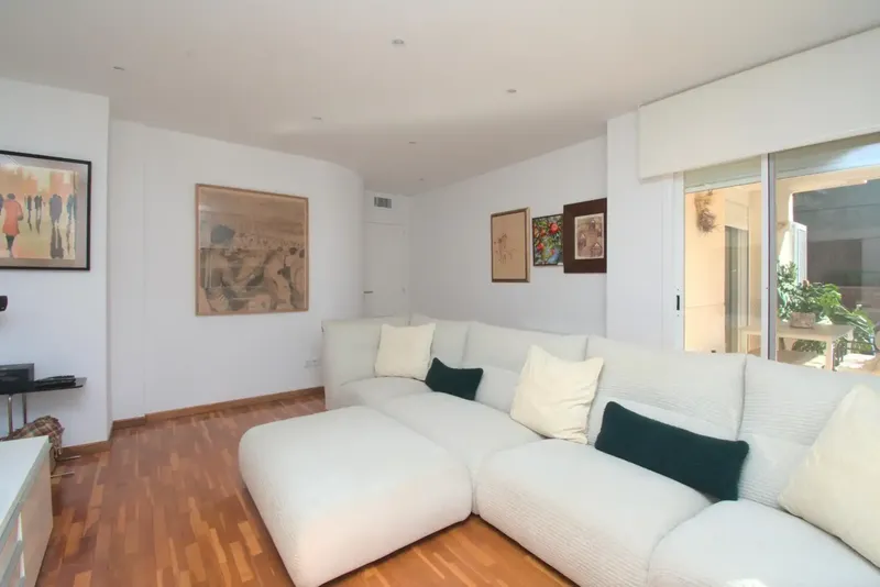 Discover an architectural gem in Palma, a magnificent duplex located in the prestigious Bonanova neighborhood. With its impressive 247 m2 — photo 12