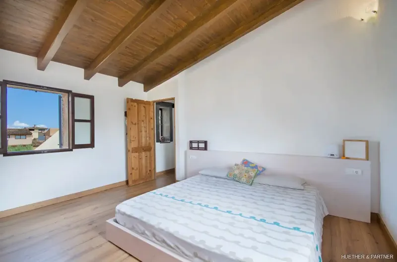 This approximately 300-year-old village house was completely renovated in 2004. — photo 10