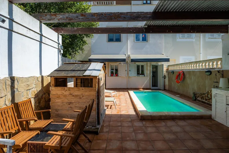 Townhouse with pool on second line from the sea — photo 12