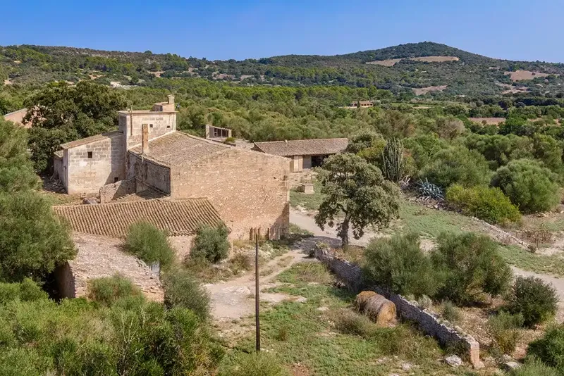 This extensive property in Mallorca has just over 21 hectares of land to its name. The current property, which offers stunning views — photo 10