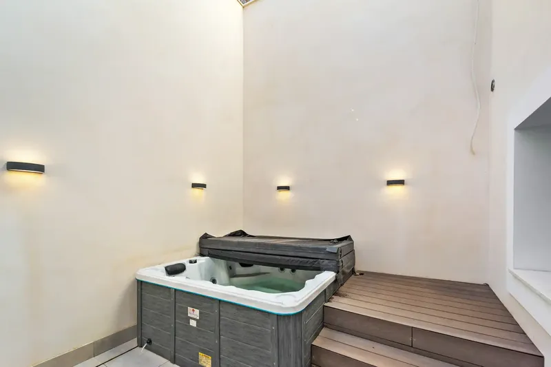 For sale: this newly built modern-style house with high-quality materials — photo 2