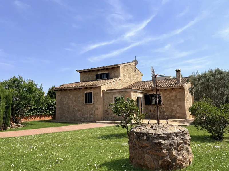 Spacious chalet with 4 bedrooms and communal pool in Sa Ràpita — photo 4