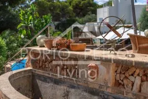 Ref. PRO227 – Unique villa with impressive architecture, spacious plot, paradisiacal garden with various terrace areas, garage, carport and large pool centrally located in Porto Petro — photo 11