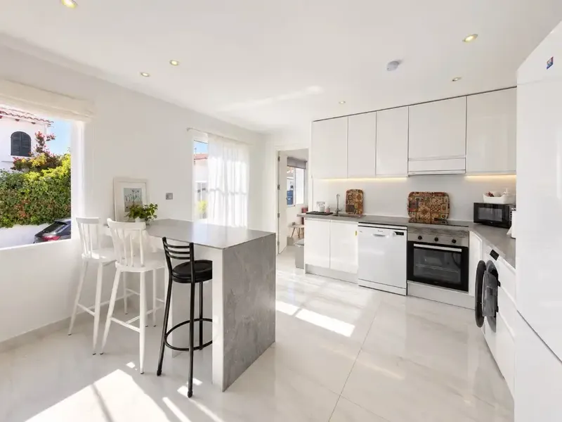 Este atractivo apartamento se encuentra en Palma, a pocos minutos a pie de Porto Pi y cerca de tiendas, restaurantes y todos los servicios n — photo 3