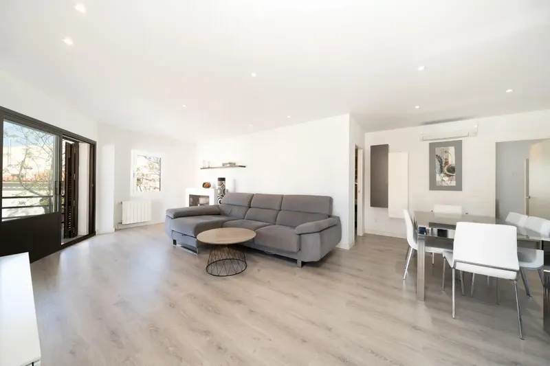 Located in one of the most prestigious areas of S’Illot, in Cala Morlanda, this magnificent property perfectly combines comfort, style — photo 5