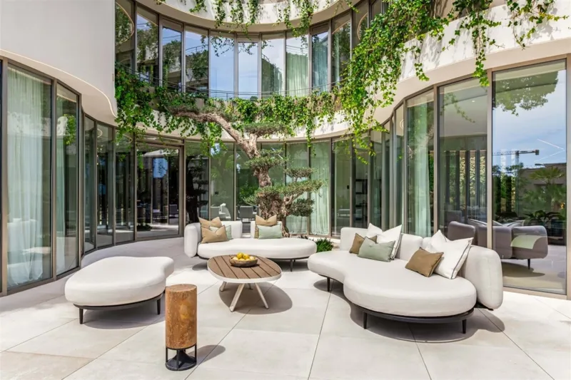 Modern luxury villa with sea views in Bendinat — photo 4