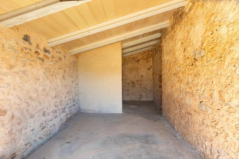Rustic estate of 15,500 m² with centenary house and great potential — photo 8