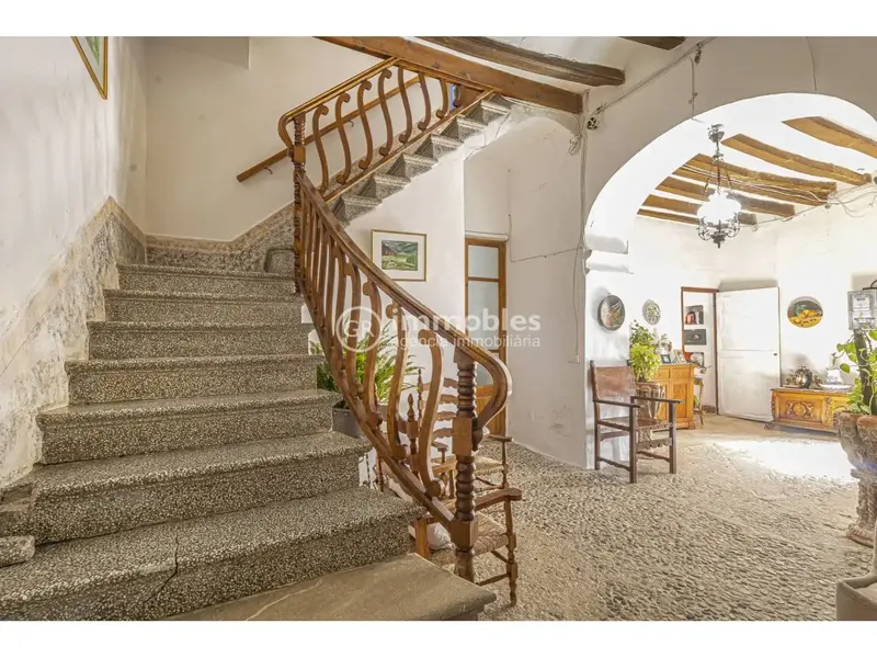 We present this spacious single-family property located in a privileged location in the urban center. — photo 10