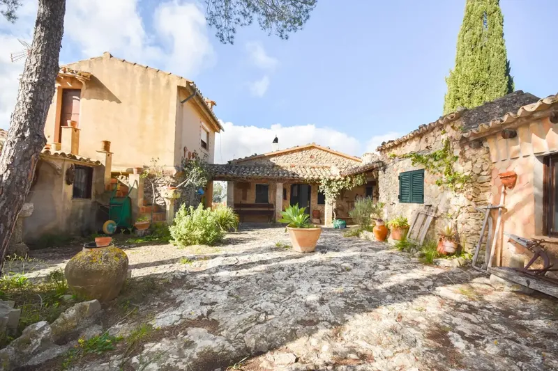 Village house with great character and charm in the heart of the Serra de Tramuntana, in the beautiful village of Galilea surrounded by mountains and unparalleled — photo 3