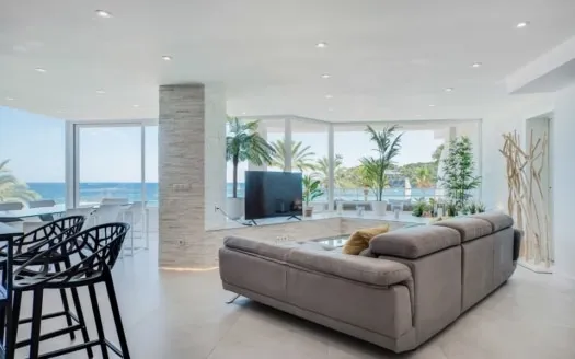 Renovated luxury apartment in 1st sea line with fantastic panoramic sea view — photo 6
