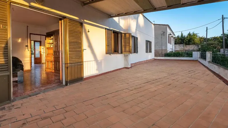 House with a total of 375 m2 built on a plot of 884 m2 in La Bonanova, Palma de Mallorca, divided into 2 apartments on the ground floor — photo 5