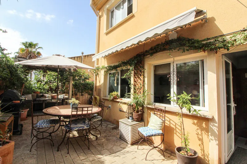 Unique Semi-detached House with Four Bedrooms, Garage and Large Outside Space, only one minute from Cala Mayor Beach! — photo 3