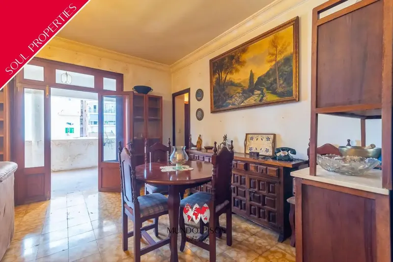 A flat with space, charm and Mallorcan essence just steps from the Parque de las Estaciones, Arxiduc, Palma de Mallorca, Balearic Islands — photo 1