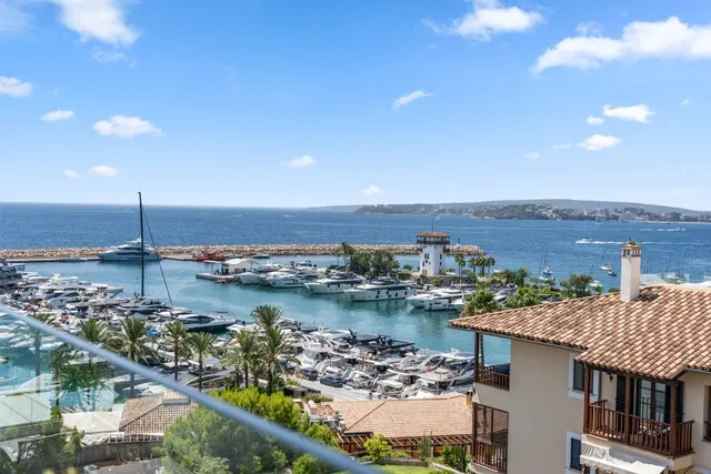 Frontline Sea View Apartment for Sale in Portals Nous, Southwest Mallorca — photo 2