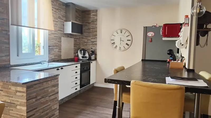 Beautiful semi-detached villa, renovated with top quality finishes. — photo 5