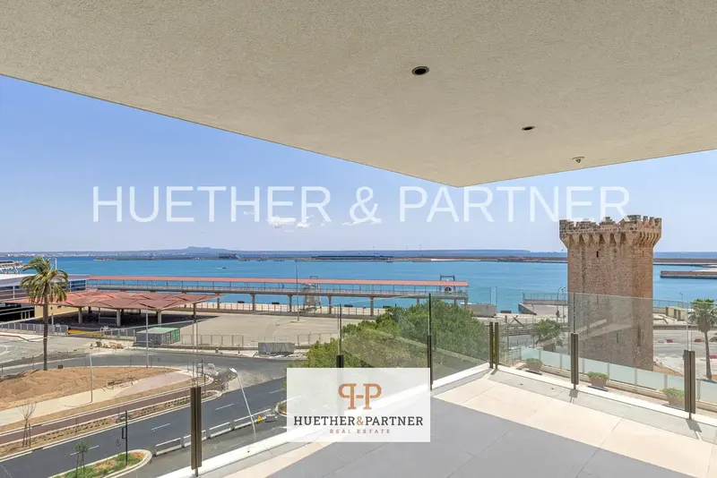 This exclusive newly built apartment is located in a privileged position on the Paseo Marítimo of Palma de Mallorca and impresses — photo 3