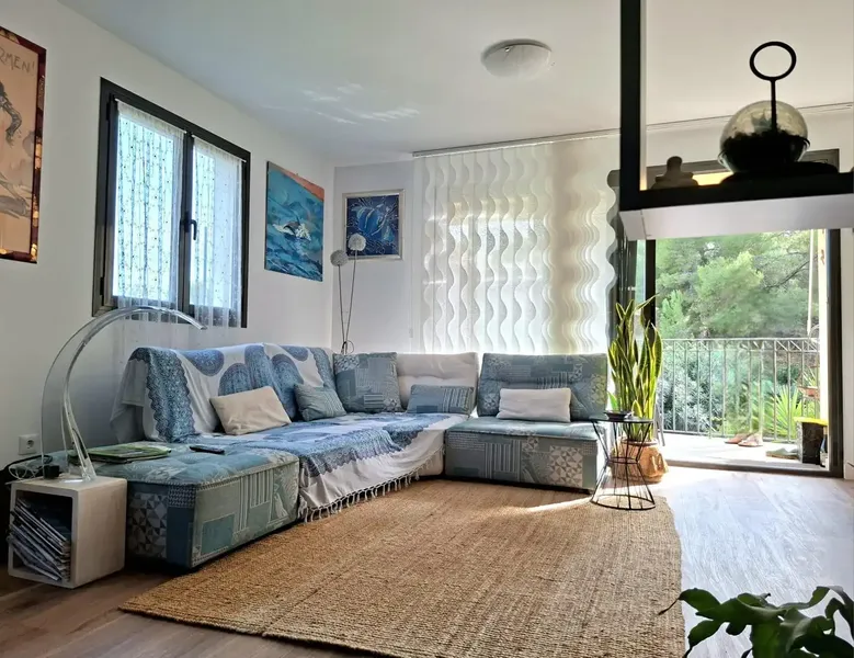Located in one of the most prestigious residential complexes in southwest Mallorca, in the coveted area of Camp de Mar, this is offered — photo 1