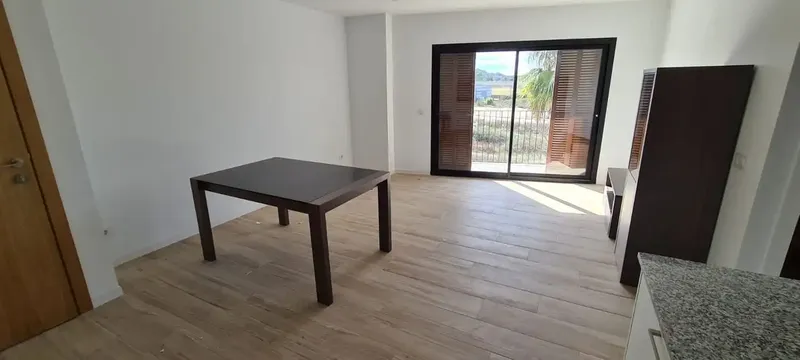 Bonito Piso en Primera Planta - Obra Reciente Reformada. — photo 2