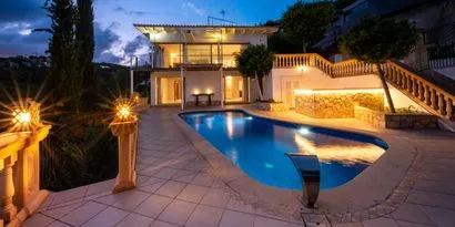 Luxury villa with sea views and private pool — photo 1