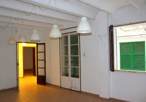 Spacious Ground Floor – Historic Building — photo 9