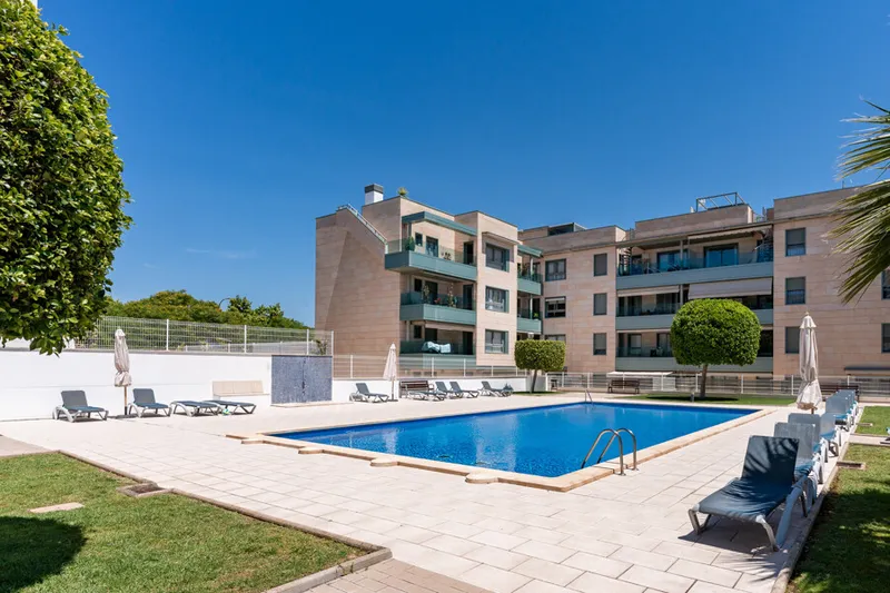 Exceptional Ground-Floor One-Bedroom Apartment with Large Terrace, Parking and Private Garden — photo 10