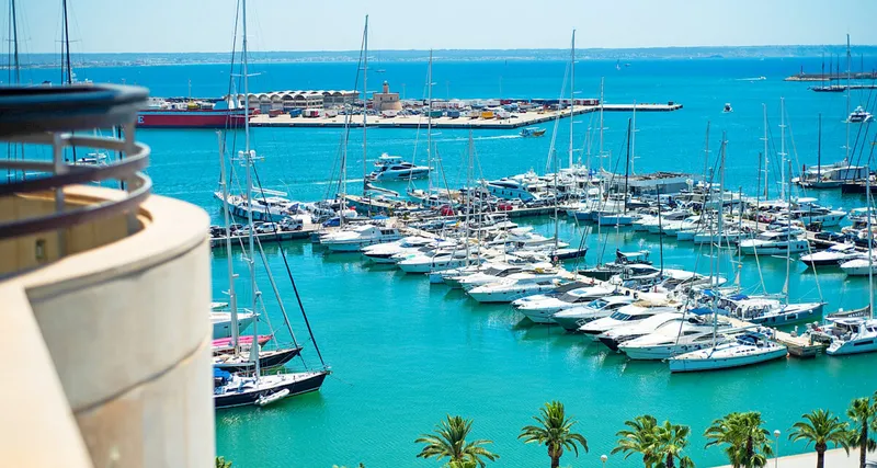 Modern luxury penthouse directly on Paseo Maritimo with views over Palma Marina — photo 1