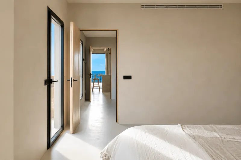 Waterfront location, historic charm, and high-quality design — photo 9