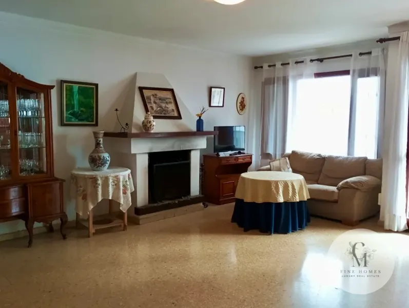 Bright Apartment with Circular Terrace and Potential in the Urban Center of Puerto Pollença — photo 1