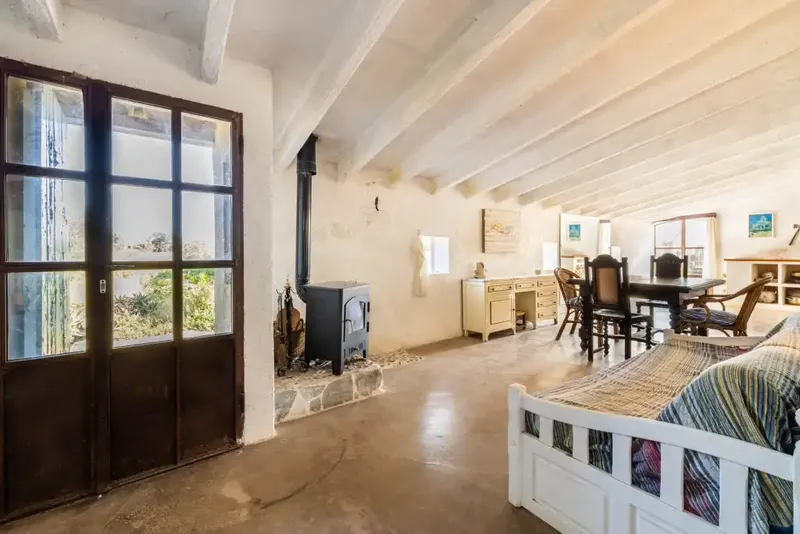 We are delighted to present this versatile rustic estate for sale in Ariany, situated on an expansive plot of approximately 70,000 m² — photo 4