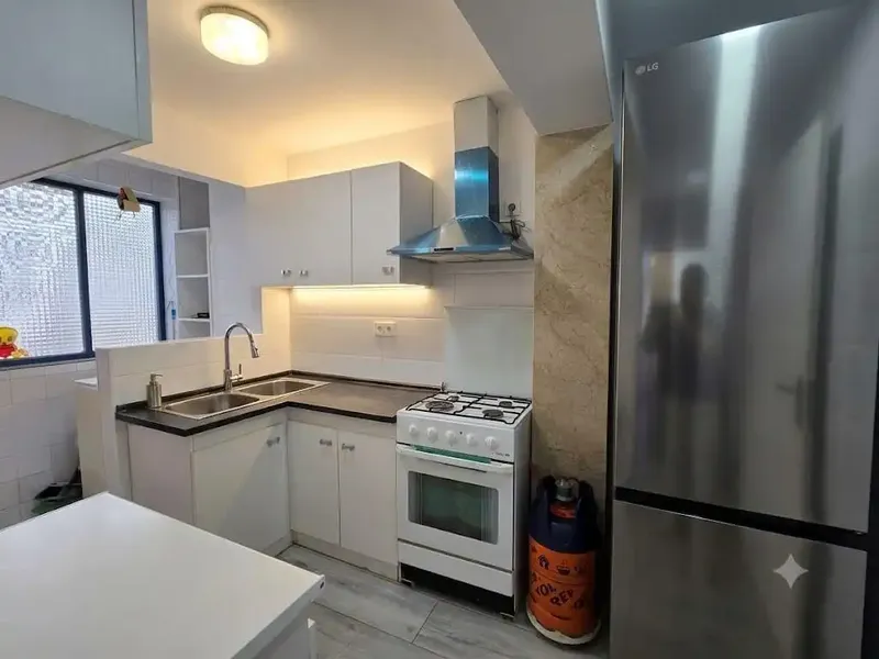 Piso para entrar a vivir, completamente reformado de luz, agua, suelos de parquet, ventanas de climalit con rotura térmica.Persianas enrolla — photo 10