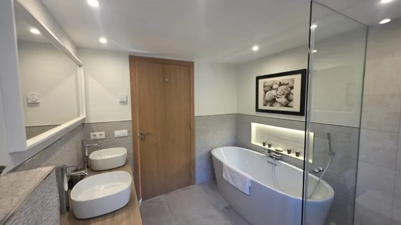 Contemporary Santa Ponsa Villa with Private Pool. — photo 10