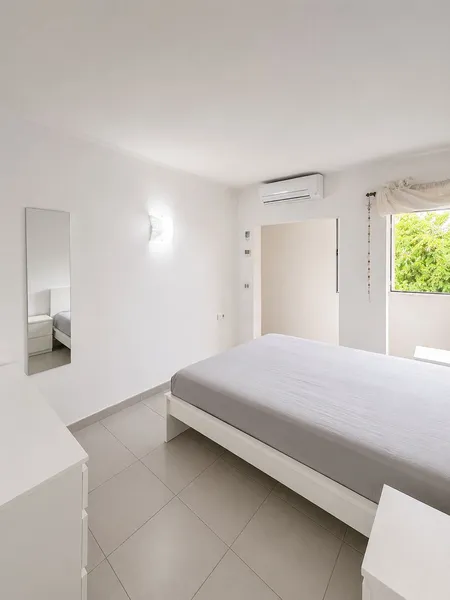 Flat with terrace and sea views to update — photo 11