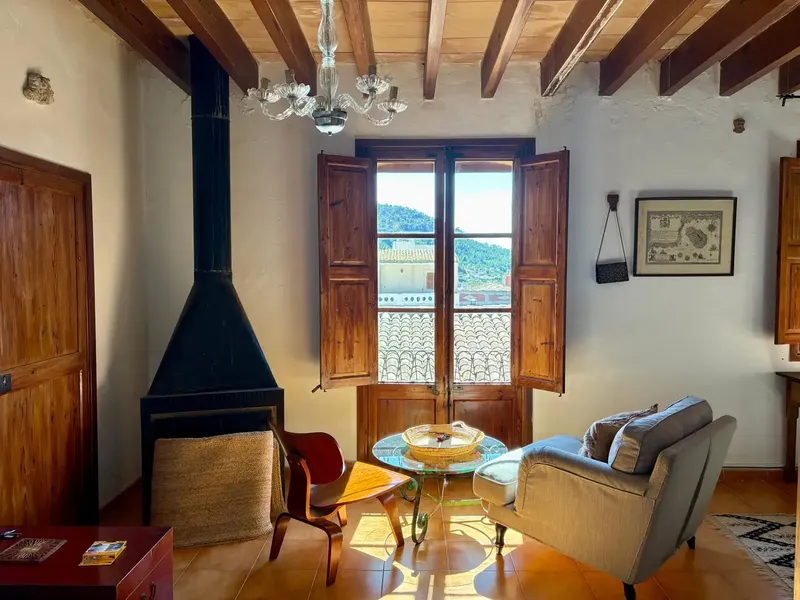 In the center of Andratx, this cozy penthouse is located in a Mallorcan house divided horizontally into two. — photo 11