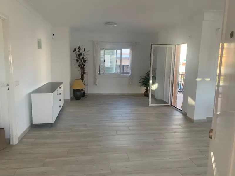 Private rental in Playa de Palma area, very quiet street, very bright attic apartment, near the sea, unfurnished, 3 double bedrooms, spacious — photo 2
