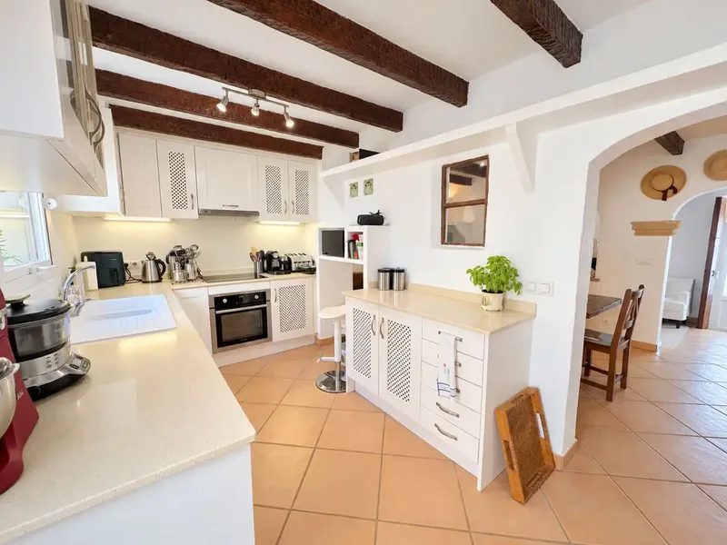Distributed over 3 floors with great charm, this renovated 144 m2 house in Pollensa has a patio and terraces of approx. 44 m2, 3 ha — photo 3