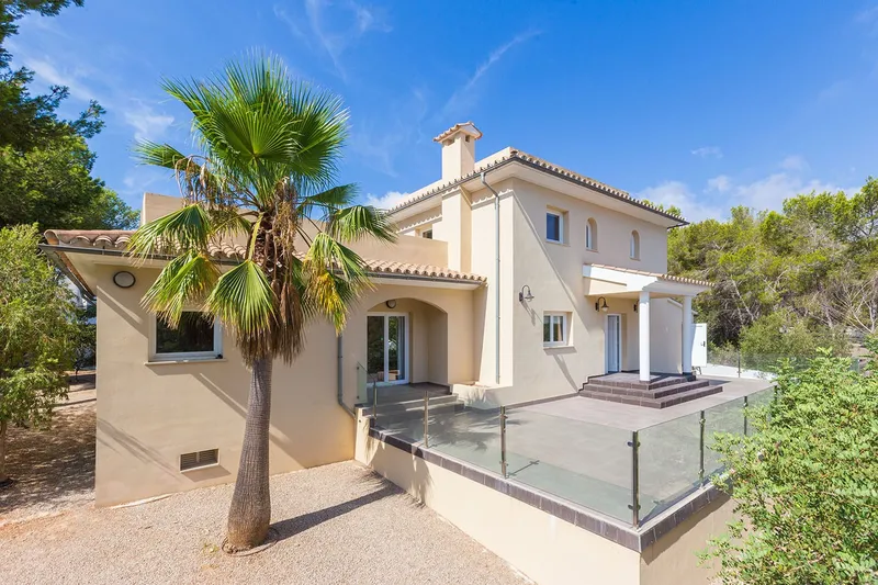 Mediterranean-style villa near the beach with modern elements — photo 2