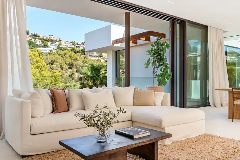 Esta villa de obra nueva en venta en Bendinat combina una atractiva arquitectura contemporánea, excelente privacidad y completas instalacion — photo 5