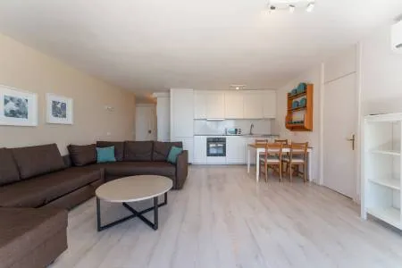 Apartment - Calvià (Magaluf), Built Surface 80m2, 2 Bedrooms, 1 Bathroom, 20 Distance to the Sea, Lift — photo 7