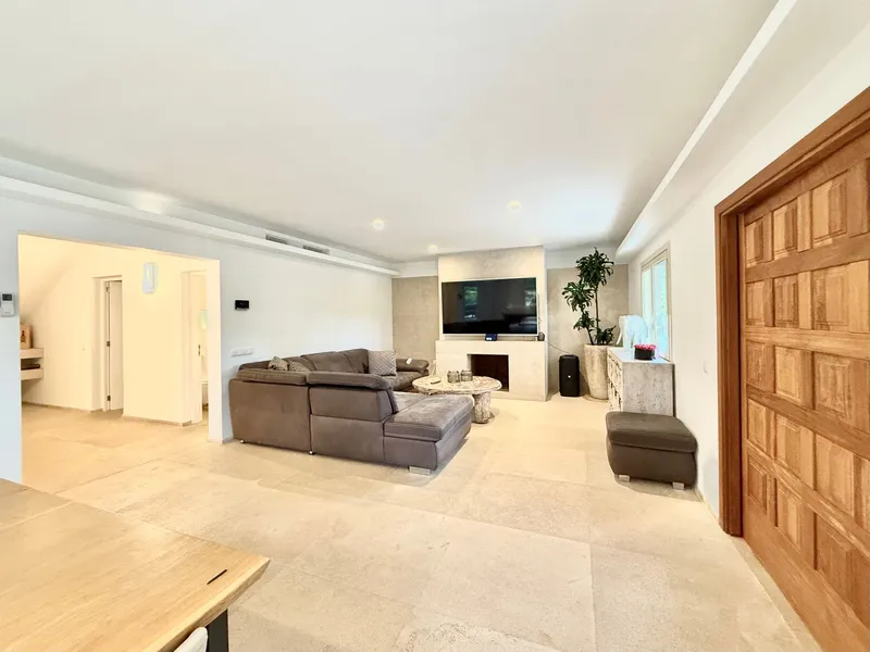 Luxury Mediterranean Villa for Sale in Costa de la Calma, Mallorca — photo 6